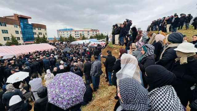 تضامنا ومساندة.. حشود كبيرة من المواطنين تصل خيمة المعتصمين في السليمانية