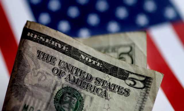 الدولار يرتفع بدعم من تلميح الفيدرالي برفع الفائدة