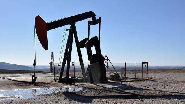 النفط يتجه لإنهاء سلسلة مكاسب دامت سبعة أسابيع