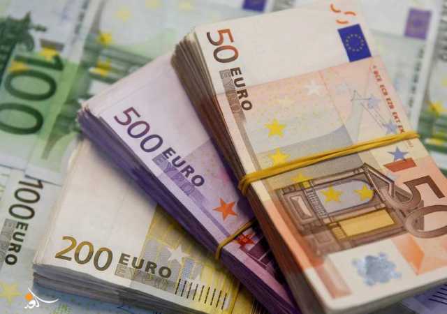  ارتفع اليورو قليلاً بالسوق الأوروبي.. ضمن محاولات التعافي من أدنى مستوى