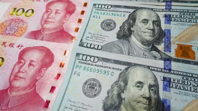 بنك أوروبي: ارتفاع حجم تجارة روسيا باليوان الصيني قد يؤثر في قوة الدولار 