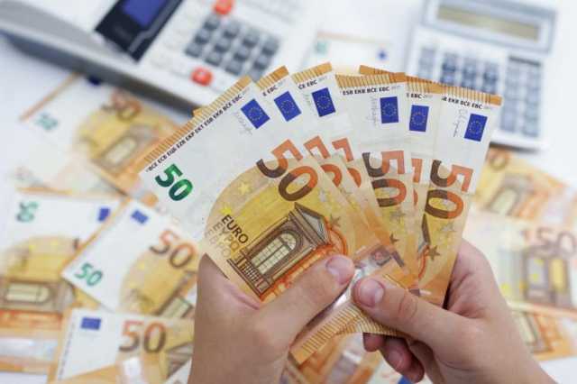 اليورو يستأنف خسائره والأنظار على خطاب 'جيروم باول'‏