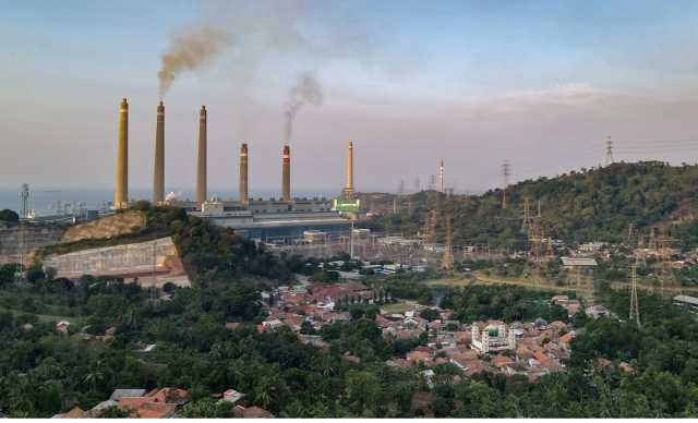 إندونيسيا تغلق محطة لتوليد الكهرباء بالفحم قبل موعدها بـ 7 سنوات