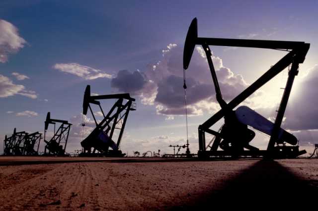أسعار النفط تنخفض بعد ثلاثة أيام من المكاسب