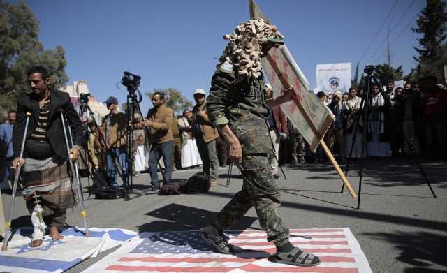 أمريكا تعيد الحوثيين لقائمة 'الإرهاب'... كيف سيؤثر عليها اقتصاديا؟