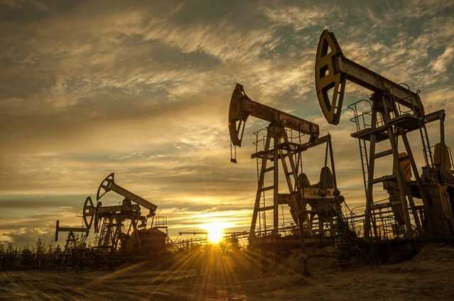 أسعار النفط تتجه لتسجيل خسائر أسبوعية طفيفة