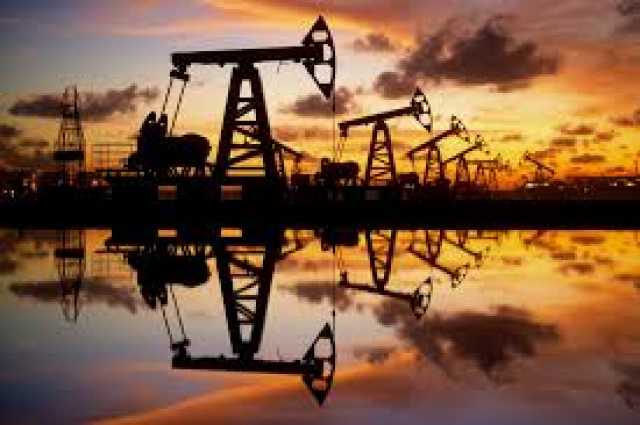 أسعار النفط تواصل الارتفاع بفعل انخفاض مخزونات الخام الأمريكي