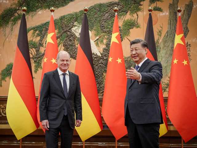 لتعزيز العلاقات الاقتصاديّة.. المستشار الألماني شولتس يصل الصين