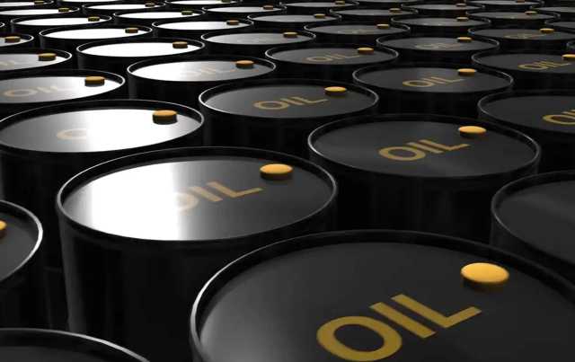 أسعار النفط تواصل تحقيق المكاسب وتلامس الـ90 دولارا 