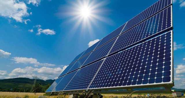 الكهرباء النيابية تدعو لإلزام دوائر الدولة باعتماد الطاقة الشمسية