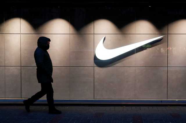 بعد أكبر خسائر يومية للسهم .. رئيس Nike في مرمى الانتقادات