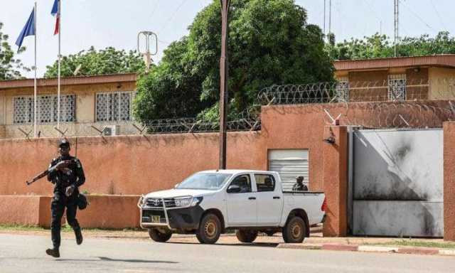 فرنسا تهدد المجلس العسكري في النيجر