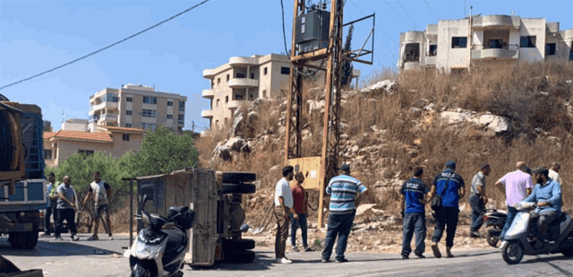 انقلاب شاحنة في النبطية.. وسقوط جرحى