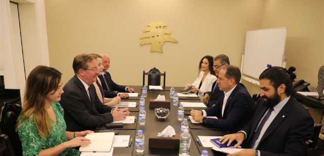 الجميل التقى سفير بريطانيا: لمساعدة لبنان على الخروج من أزمته السياسية