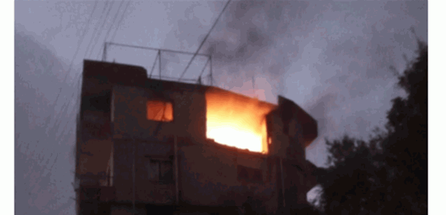 احتراق منزل في كفرشوبا بعد اصابته بقذيفة اسرائيلية