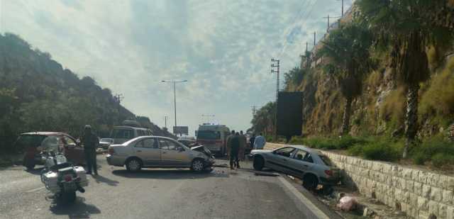 بالصور... حادث سير على أوتوستراد كازينو لبنان