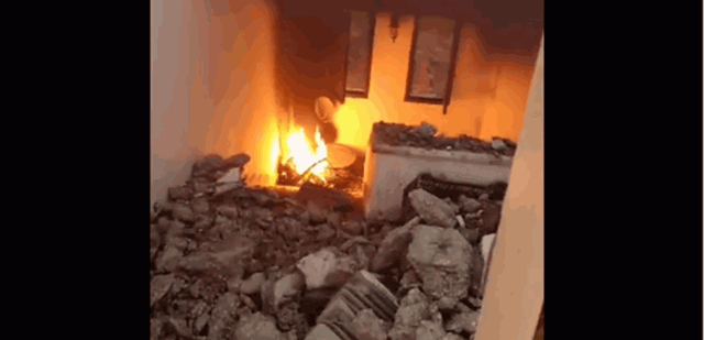 بالفيديو.. قصفٌ إسرائيلي يستهدفُ منزلاً في علما الشعب