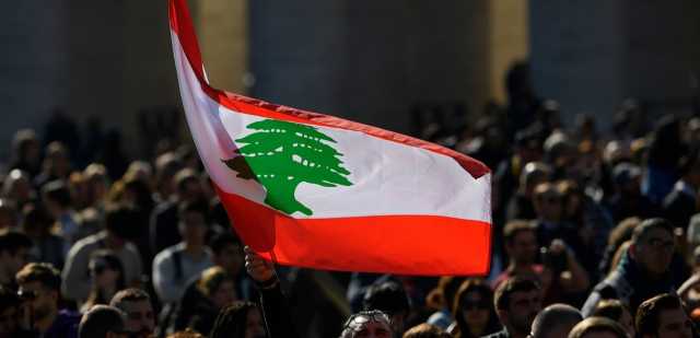 صورة مؤثرة لطفلين غطاهما علم لبنان.. أحد السفراء نشرها!