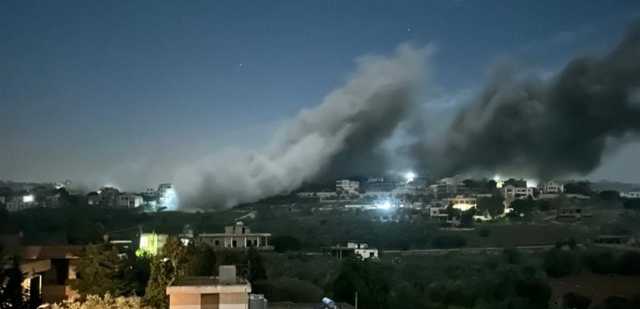 فيديو وصور.. شاهدوا لحظة قصف إسرائيل بلدة عيترون الجنوبية