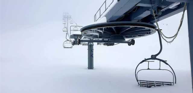 العاصفة الثلجية تحيي الامل بتعويض خسائر المؤسسات السياحية ومراكز التزلج