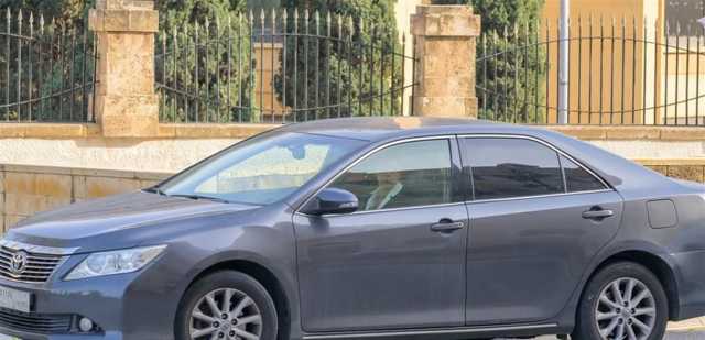 وحدها في السيارة.. وزيرة لبنانية تتجول من دون مرافقة؟! (صور)