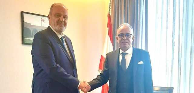 بوشكيان بحث وسفير الجزائر في سبل تعزيز العلاقات بين البلدين