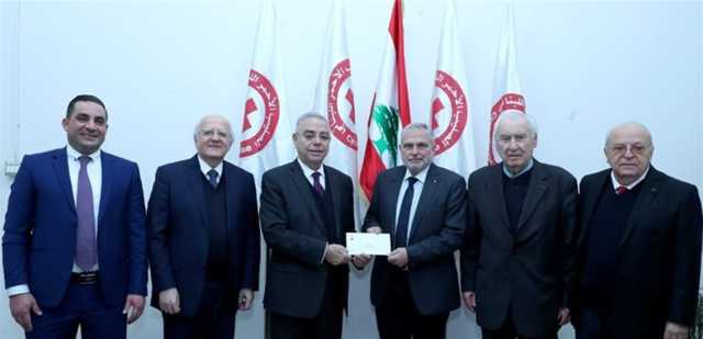 جمعية اعضاء جوقة الشرف قدمت مساعدة مالية للصليب الأحمر اللبناني