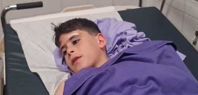 فيديو يوثق ردّة فعل أحد الاطفال الجرحى عقب الغارة الاسرائيلية على سيارة بالنبطية