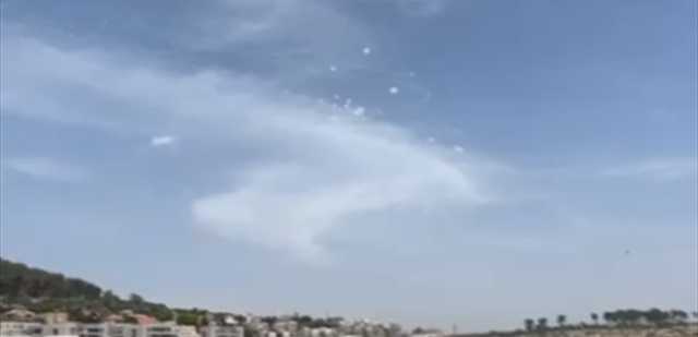 بالفيديو... شاهدوا صواريخ حزب الله في سماء إسرائيل