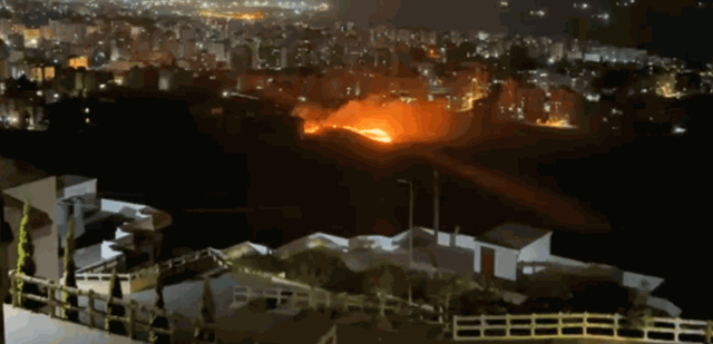 بالفيديو.. حريق كبيرٌ قرب منشآت النفط في طرابلس!