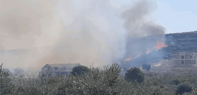 في الجنوب.. نيران الحرائق تقترب من المنازل بسبب القصف الإسرائيلي