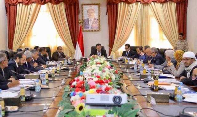 انقطاع صرف مرتبات السفراء والدبلوماسيين اليمنيين.. ومصدر حكومي يصارح الجميع بالحقيقة المُرّة