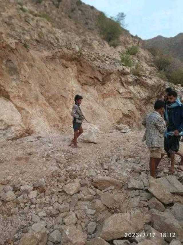 مأساة في حجة .. مقتل مواطنين إثر انهيار صخري خلال حفريات لبناء منزل (صور)