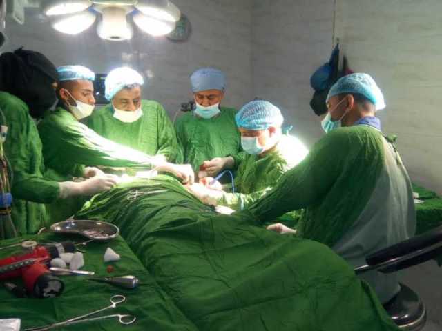تدهور الحالة الصحية لفنان يمني بسبب خطأ طبي أثناء خضوعه لعملية جراحية بسيطة ”صور”