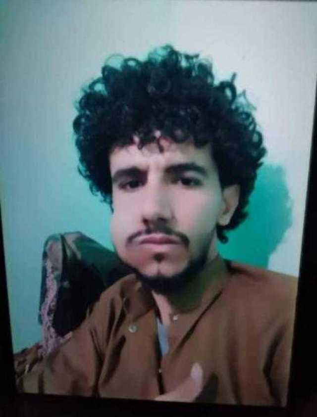 شاب يمني عشريني يقتل والده في تعز بعد تخرجه من دورة أقامتها المليشيا
