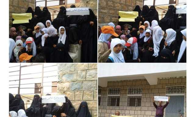 في جريمة صادمة.. قيادي عسكري يعتقل 25 معلماً بلحج
