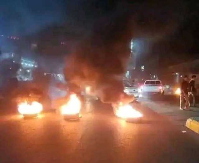 ليلة غاضبة في عدن احتجاجا على انهيار الأوضاع