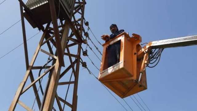 السلطة الفلسطينية تبدأ إصلاح شبكات الكهرباء المتضررة فى مخيم عين الحلوة