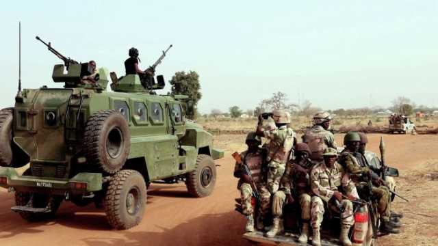 الجيش النيجيري ينفذ ضربات مفاجئة ضد عصابات سرقة النفط في جنوب دلتا النيجر