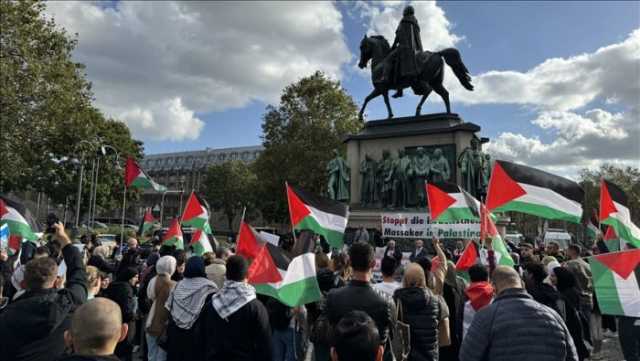 أستراليا.. تظاهرات داعمة لفلسطين أمام فندق يقيم به عائلات محتجزين إسرائيليين بغزة