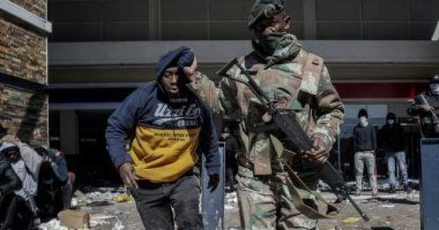 حادث مروع.. 'عصابة' تضرم النار فى 7 أشخاص حتى الموت جنوب أفريقيا