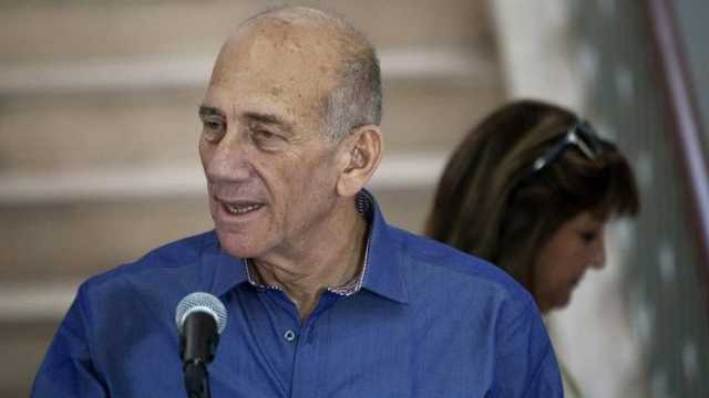 رئيس وزراء إسرائيلي سابق يحذر نتنياهو: أوامر اعتقالك في الطريق