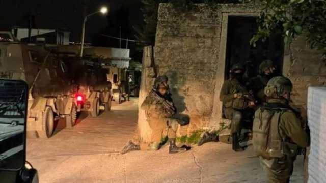 قوات الاحتلال تقتحم نابلس.. ومستعمرون يهاجمون مركبات الفلسطينيين