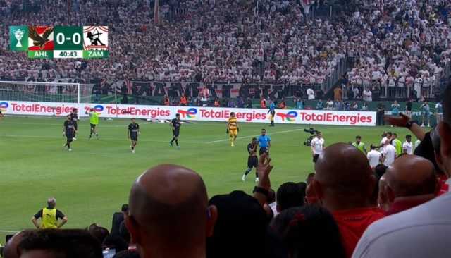 انسحاب وغضب كبير.. لاعبو الزمالك يعترضون على حكم السوبر الأفريقي