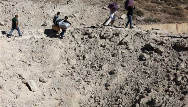 بعد لبنان..إسرائيل تضيق الخناق على حزب الله في سوريا