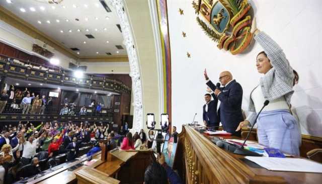 البرلمان الفنزويلي يحث حكومة مادورو على قطع العلاقات مع إسبانيا