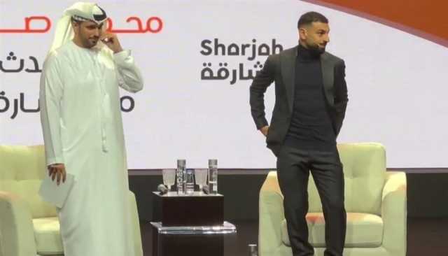 'يا ابني بس أنا جاي أتكلم كلمتين'.. صلاح يداعب أحد معحبيه