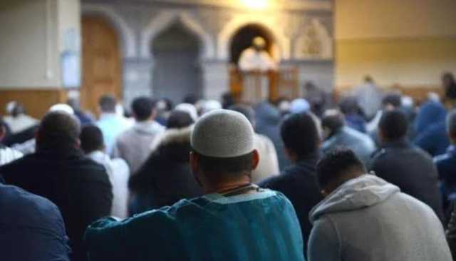 حاول إزاحته في الصلاة.. طعن إمام مسجد يستنفر الشرطة المغربية