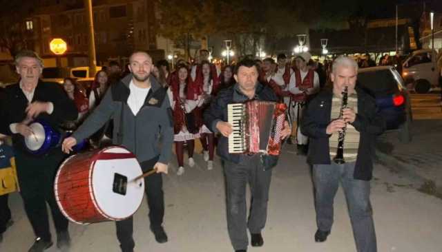 سحور أم مهرجان موسيقي؟ إيقاظ صائمين بتقليد قديم في تركيا