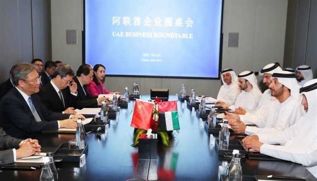 الإمارات والصين تبحثان التعاون المشترك في مجالات التجارة والاستثمار والطاقة والصحة والنقل